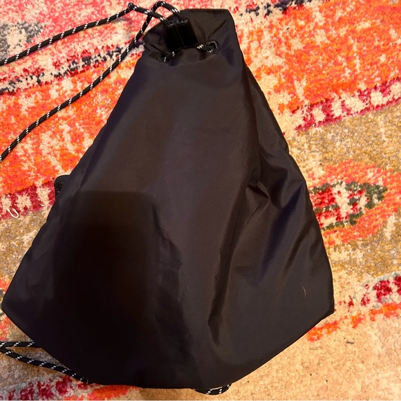 NWOT VS PINK drawstring Backpack/Bag - Picture 5 of 7